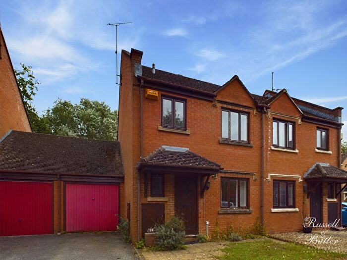 3 Bedroom Semi-Detached House To Rent In Fishers Field, Buckingham, MK18