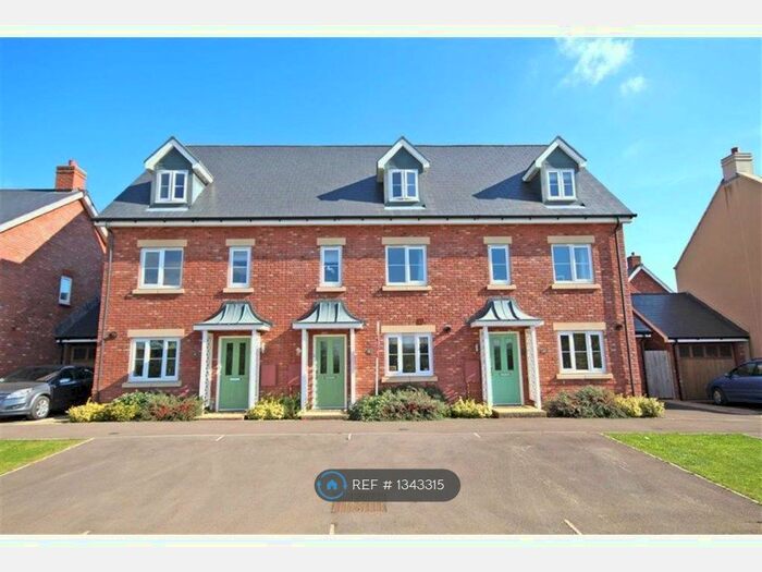 4 Bedroom End Of Terrace House To Rent In Vale Road, Bishops Cleeve, GL52