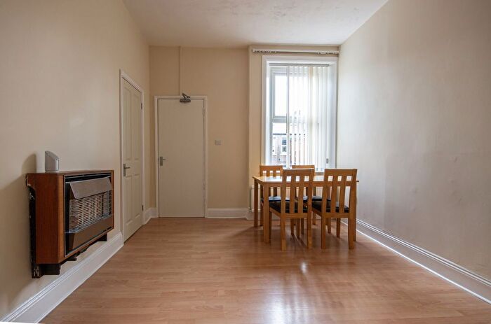 3 Bedroom Flat To Rent In Hotspur Street, Newcastle Upon Tyne, Tyne And Wear, NE6