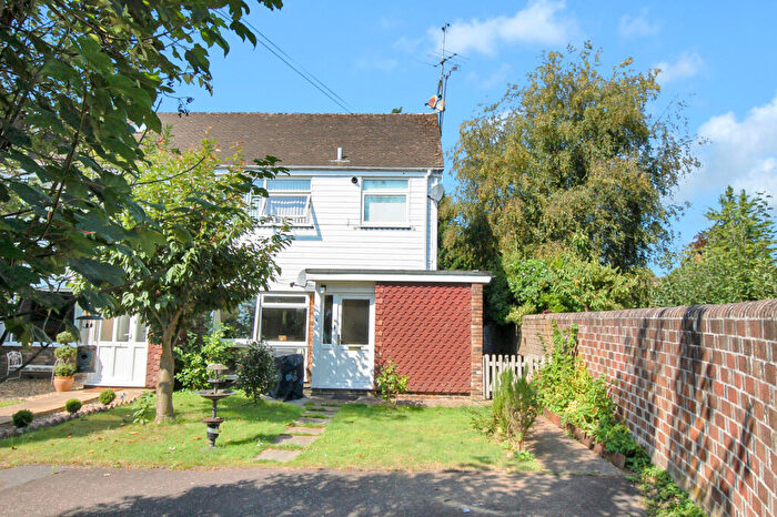 1 Bedroom Flat For Sale In Hadmans Close, Horsham, RH12