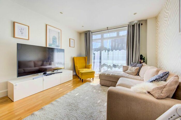 2 Bedroom Flat To Rent In Fulham, Fulham, London, SW6