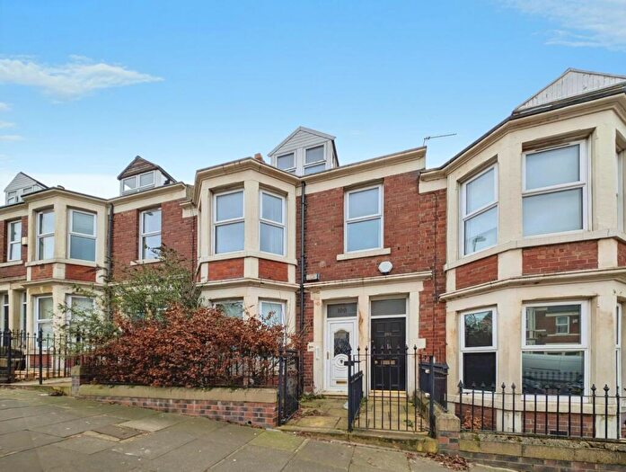 4 Bedroom Maisonette For Sale In Whitehall Road, Gateshead, NE8
