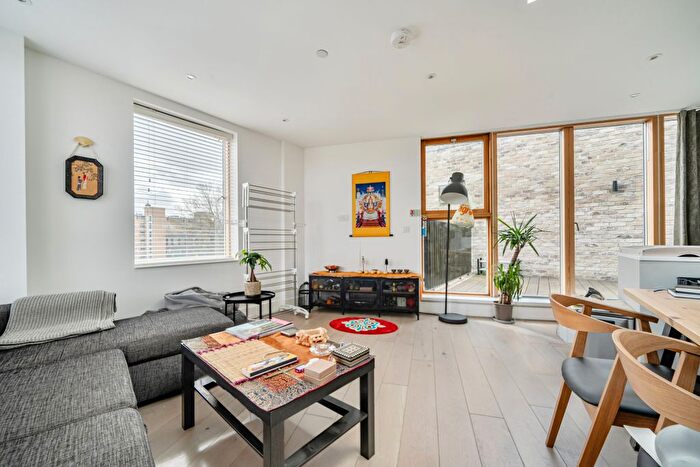 1 Bedroom Flat For Sale In Peckham Road, London, SE15