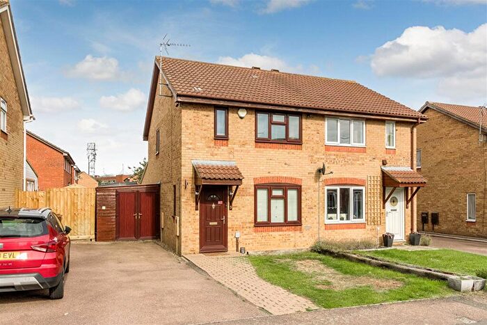 3 Bedroom Semi-Detached House For Sale In Ambleside Close, Wellingborough, NN8