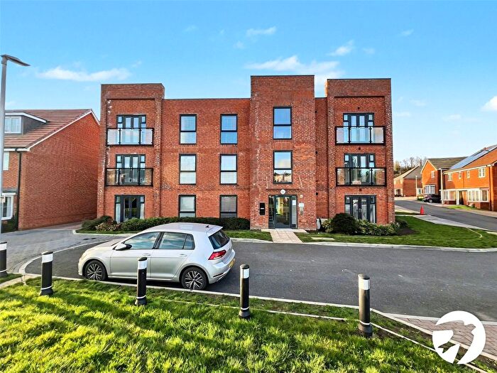 2 Bedroom Flat For Sale In Birkdale Close, Chatham, Kent, ME5