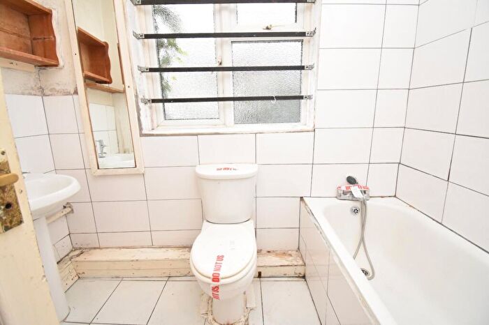 3 Bedroom Terraced House For Sale In Tewson Road, Plumstead, SE18