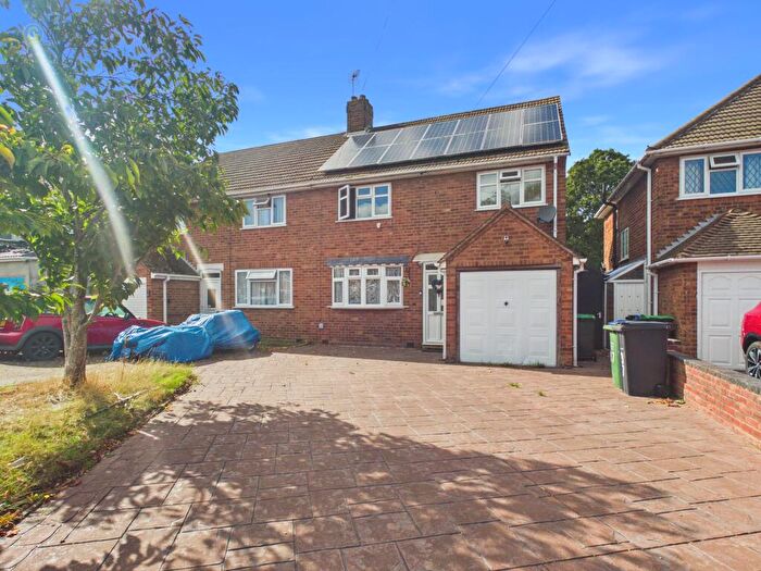 3 Bedroom Semi Detached House For Sale In Hamstead Road, Great Barr, Birmingham, B43