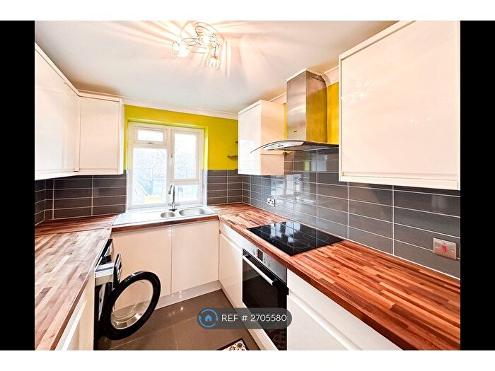 1 Bedroom Flat To Rent In Drummer Lodge, London, N7