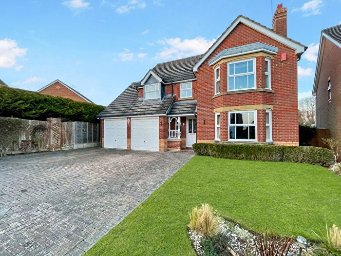5 Bedroom Detached House For Sale In Gatehill Gardens, Luton, Bedfordshire, LU3