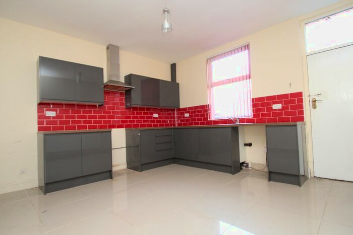 4 Bedroom End Of Terrace House To Rent In Ellers Road, Leeds, LS8