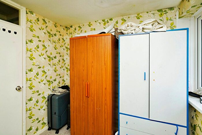 3 Bedroom Terraced House For Sale In Brendon Avenue, Luton, LU2