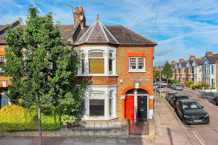 2 Bedroom Flat To Rent In Blackett Street, West Putney, London, SW15