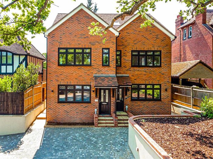 5 Bedroom Semi-Detached House For Sale In Luton Road, Harpenden, AL5