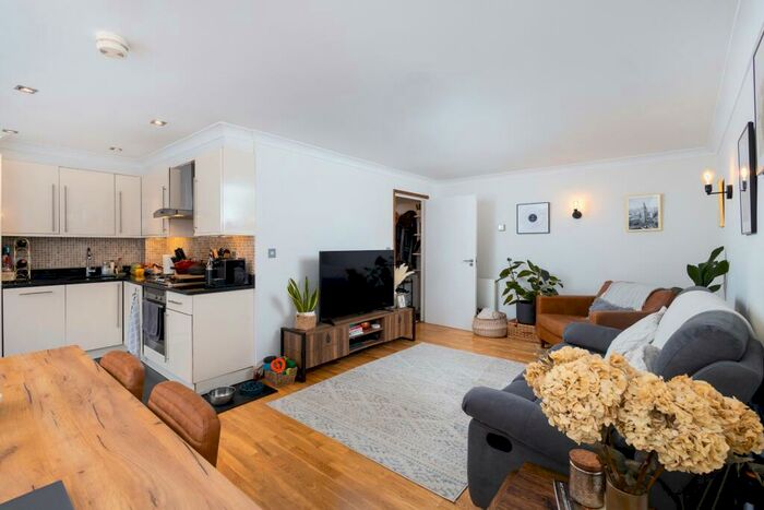 2 Bedroom Property To Rent In Rheidol Mews, Islington, N1