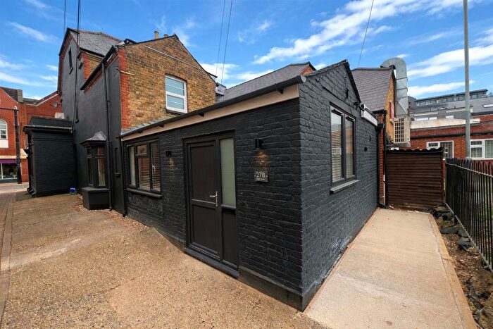 1 Bedroom Flat To Rent In High Street, Camberley, GU15