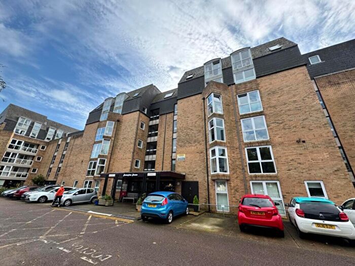2 Bedroom Flat For Sale In Sandgate Road, Folkestone, CT20