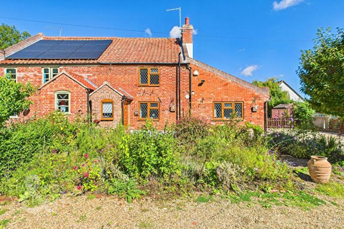 2 Bedroom Cottage For Sale In Squires Road, Halvergate, Norwich, NR13