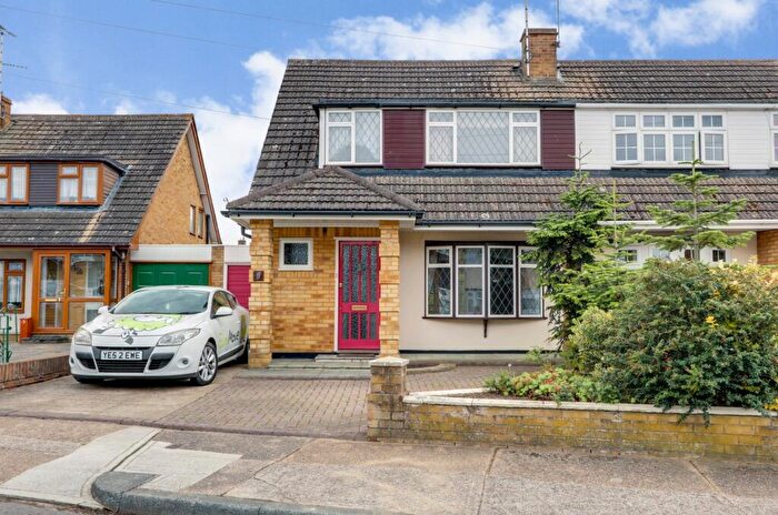 3 Bedroom Semi Detached House For Sale In Blyth Way, Benfleet, SS7