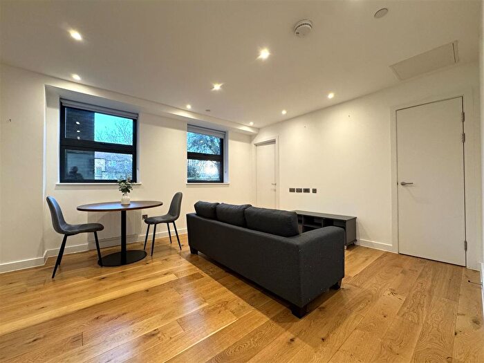 1 Bedroom Flat To Rent In Rockingham Road, Uxbridge, UB8