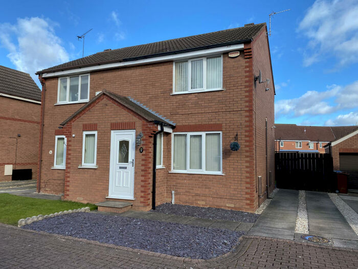 2 Bedroom Semi-Detached House To Rent In Peckforten Close, HU7