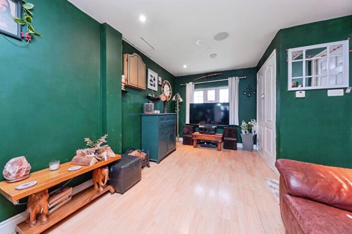 3 Bedroom Detached House For Sale In Downer Close, Buckingham, Buckinghamshire, MK18