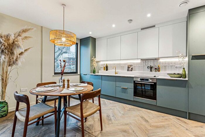 2 Bedroom Flat For Sale In Craven Avenue, Ealing, W5