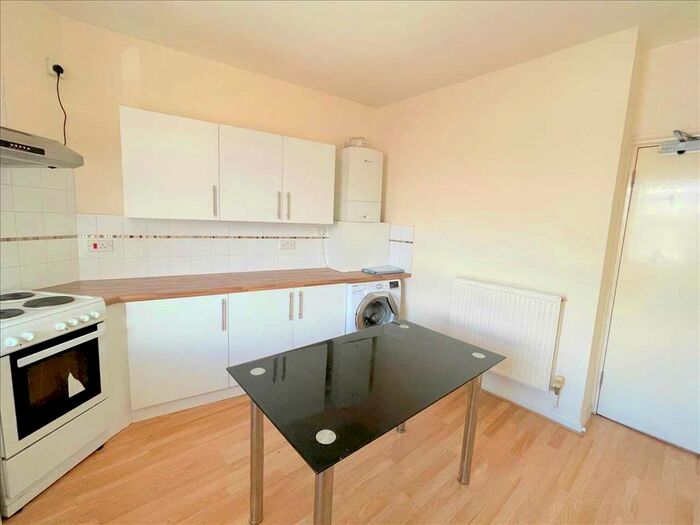 2 Bedroom Flat To Rent In Camden Road, Tunbridge Wells, TN1