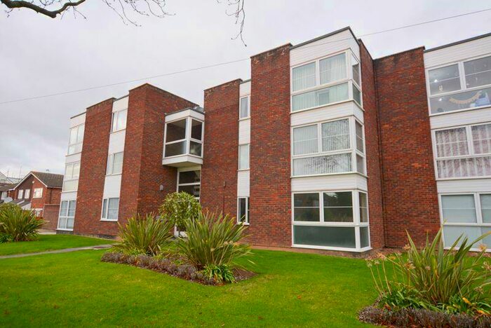 2 Bedroom Flat To Rent In Thorpe Hall Avenue, Southend-On-Sea, SS1