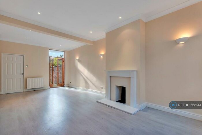 3 Bedroom End Of Terrace House To Rent In Wood Lane, Huyton, L36