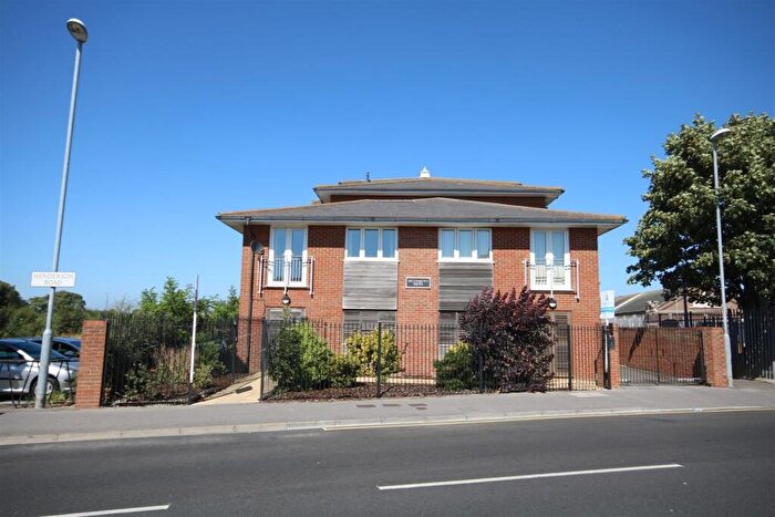 2 Bedroom Flat For Sale In Henderson Road, Southsea, PO4