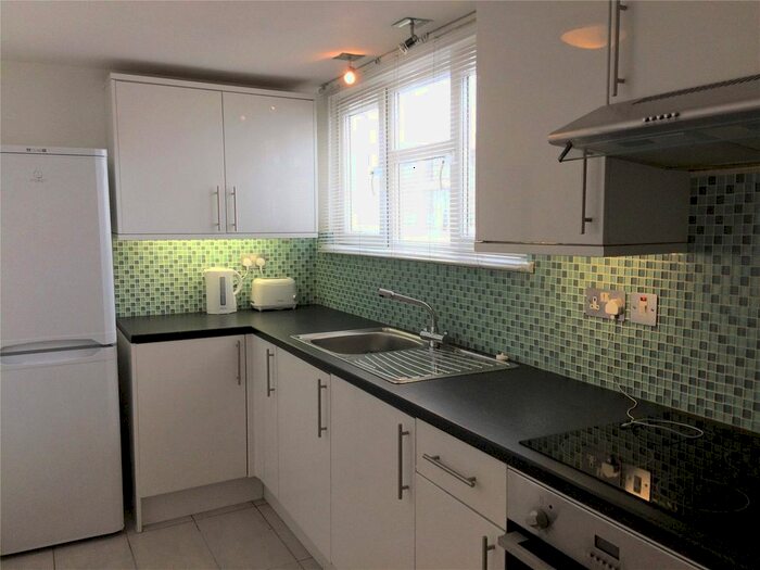 1 Bedroom Flat To Rent In Philpot Square, Fulham, London, SW6