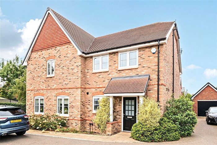 2 Bedroom Semi-detached House For Sale In Walton-On-Thames, Surrey, KT12