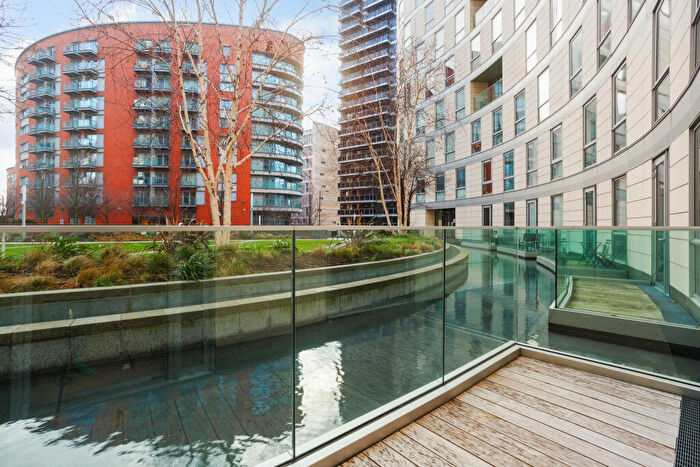 2 Bedroom Flat For Sale In Biscayne Avenue, London, E14