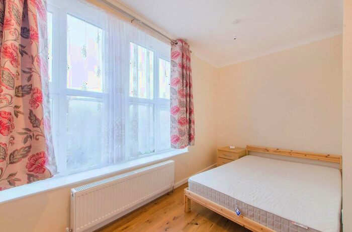 1 Bedroom Flat To Rent In Ivanhoe Road, Denmark Hill, London, SE5