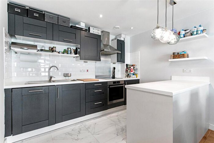 2 Bedroom Apartment To Rent In Waterside Way, London, N17