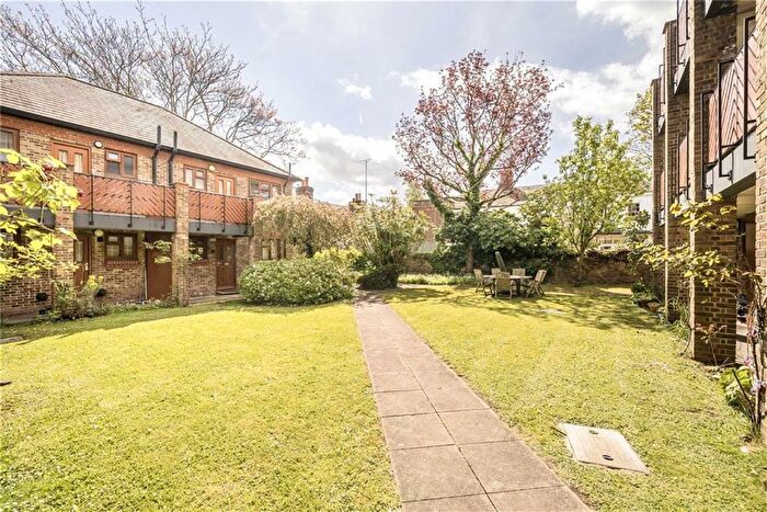 1 Bedroom Flat For Sale In Cedars Court, Barnes, SW15