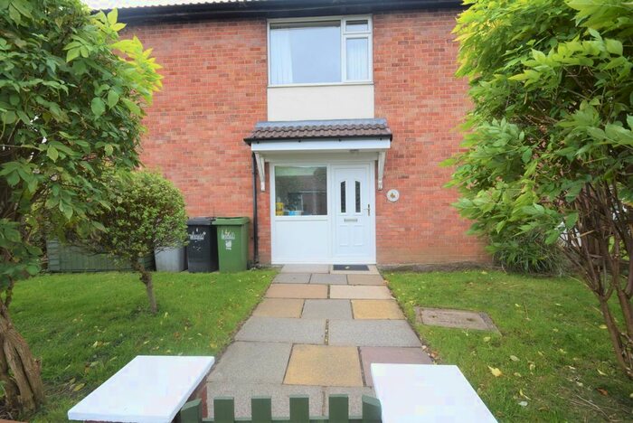 2 Bedroom Flat To Rent In Lawrence Place, Poynton, Stockport, SK12