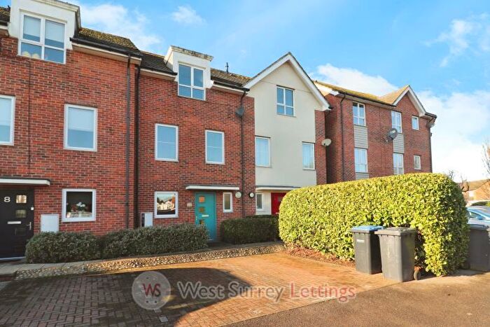 4 Bedroom Town House To Rent In Abbots Croft, Addlestone, KT15