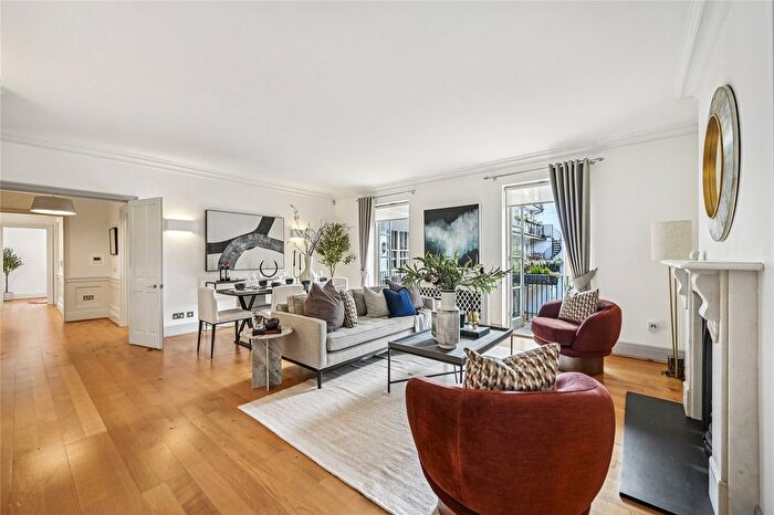 3 Bedroom Flat To Rent In Palace Gate, London, W8