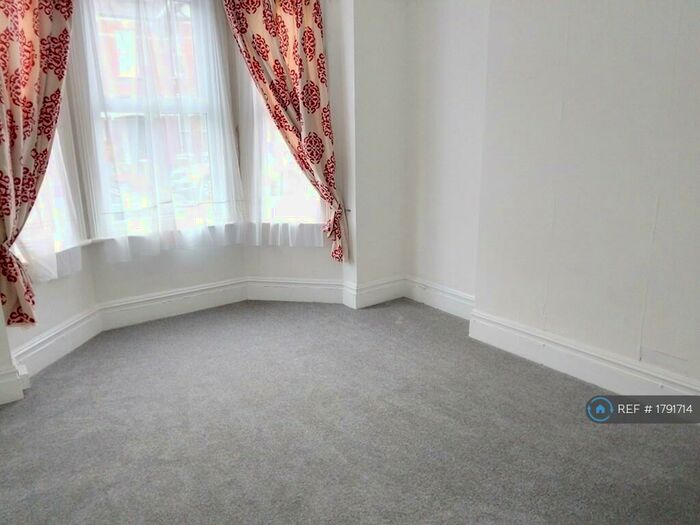 3 Bedroom Maisonette To Rent In Wotton Road, Gladstone Park, NW2