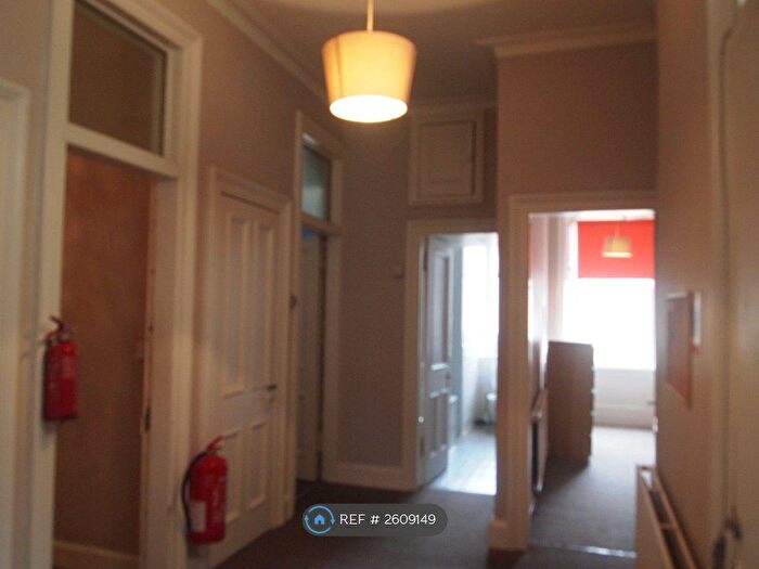 3 Bedroom Flat To Rent In Bruntsfield Gardens, Edinburgh, EH10