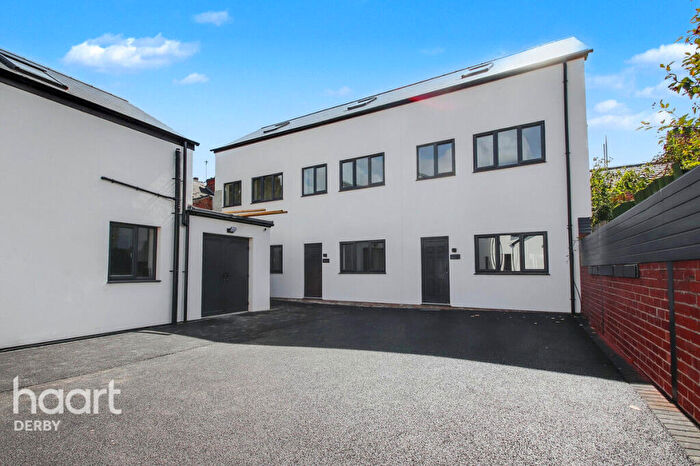 3 Bedroom Town House To Rent In Franchise Court, Derby, DE22