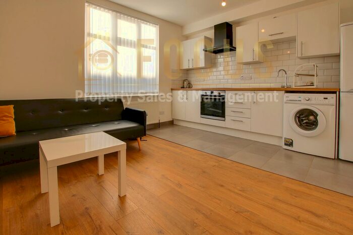 2 Bedroom Flat To Rent In Thurlow Road, Leicester, LE2