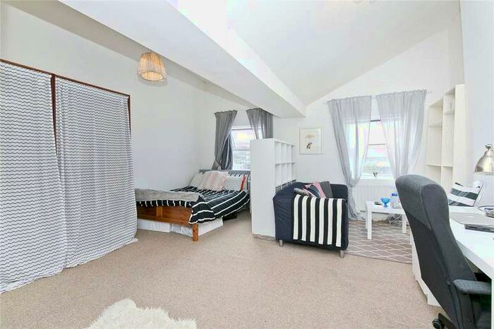 Flat To Rent In Royal College Street, London, NW1