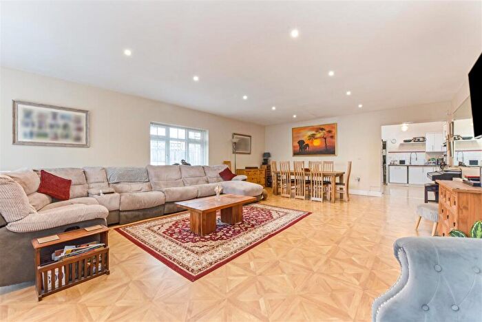 3 Bedroom Detached Bungalow For Sale In Oving Road, Chichester, PO20