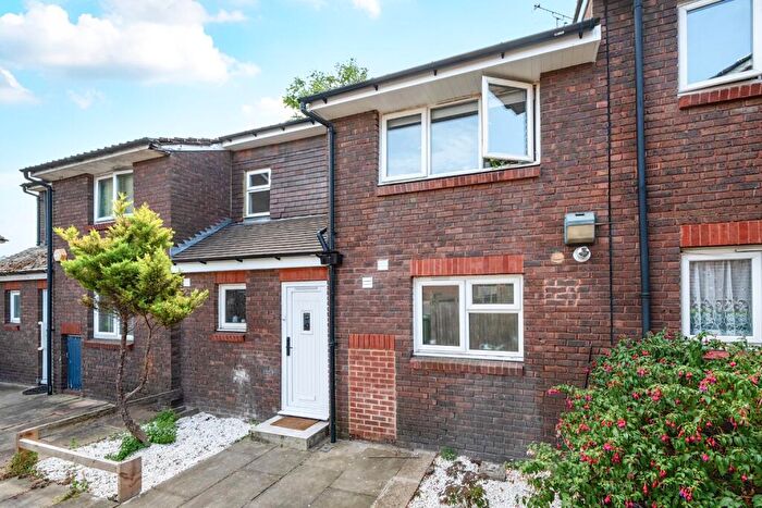 3 Bedroom Terraced House For Sale In Vaughan Williams Close, SE8