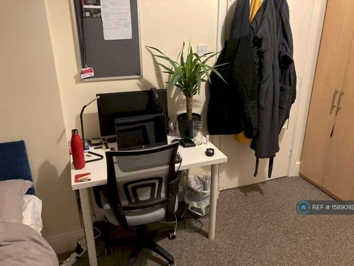 7 Bedroom Flat To Rent In Burns Street, Nottingham, NG7