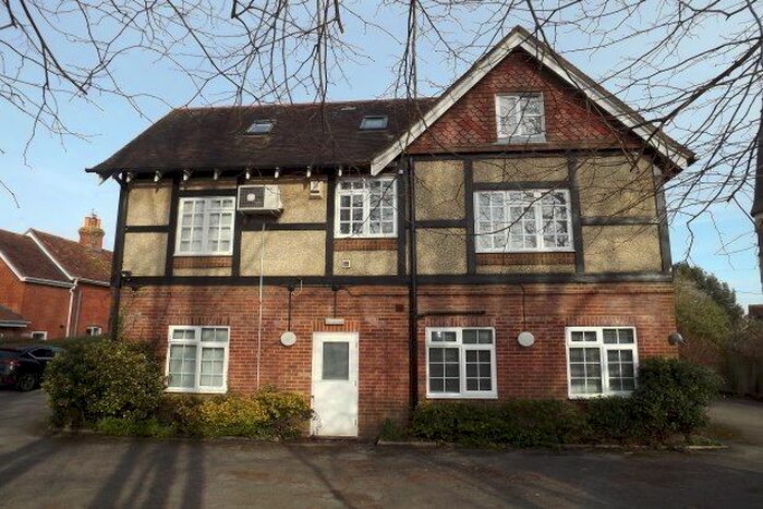 2 Bedroom Flat To Rent In Empress House, Lyndhurst SO43