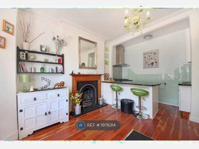 1 Bedroom Flat To Rent In York Road, London, W3