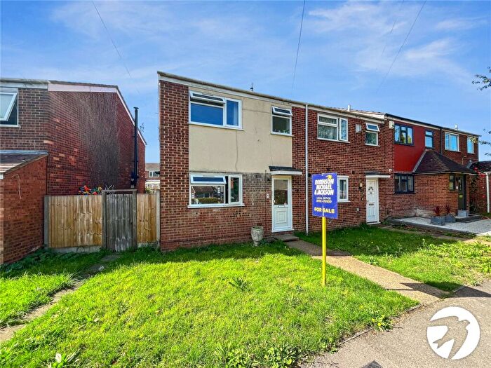 3 Bedroom End Of Terrace House For Sale In Hearne Close, Sittingbourne, Kent, ME10